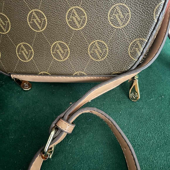 It’s vintage bag Adrienne Vittadini - Picture 5 of 7